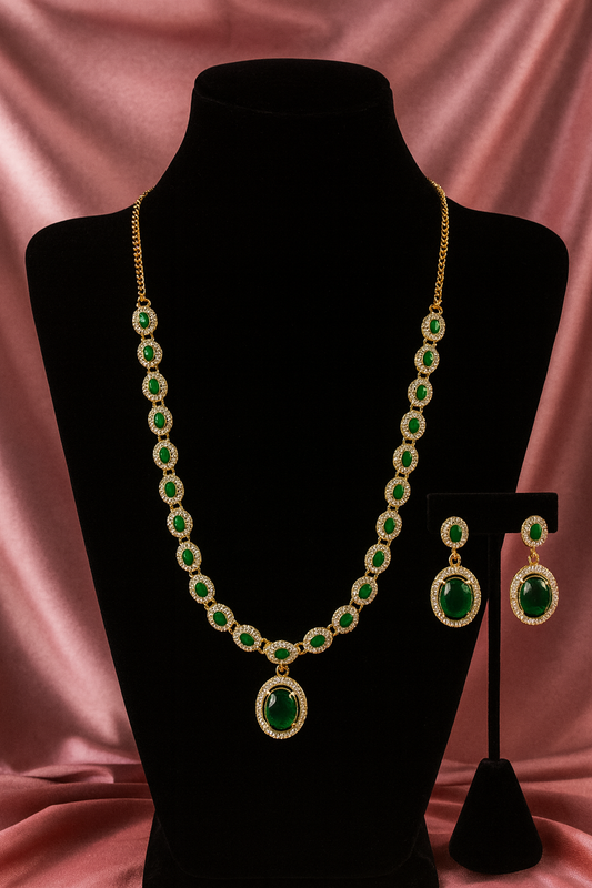 The elegant necklace with oval pendant